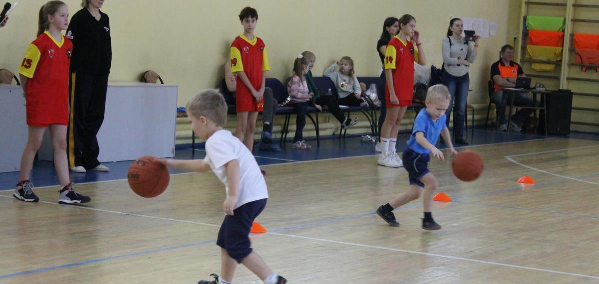 Новогодние баскетбольные эстафеты для детских садов состоялись в Вологде